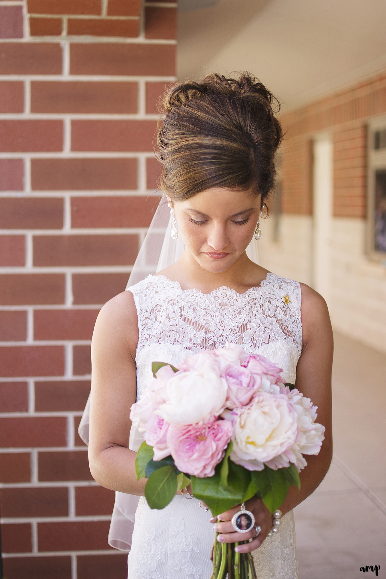 Bride with her pink wedding bouquet